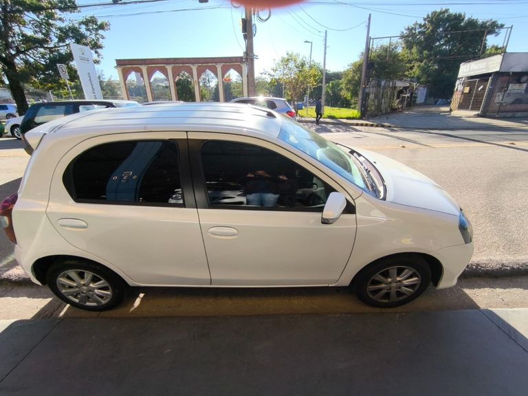 Toyota ETIOS X Plus 1.5 Flex 16V 5p Aut.