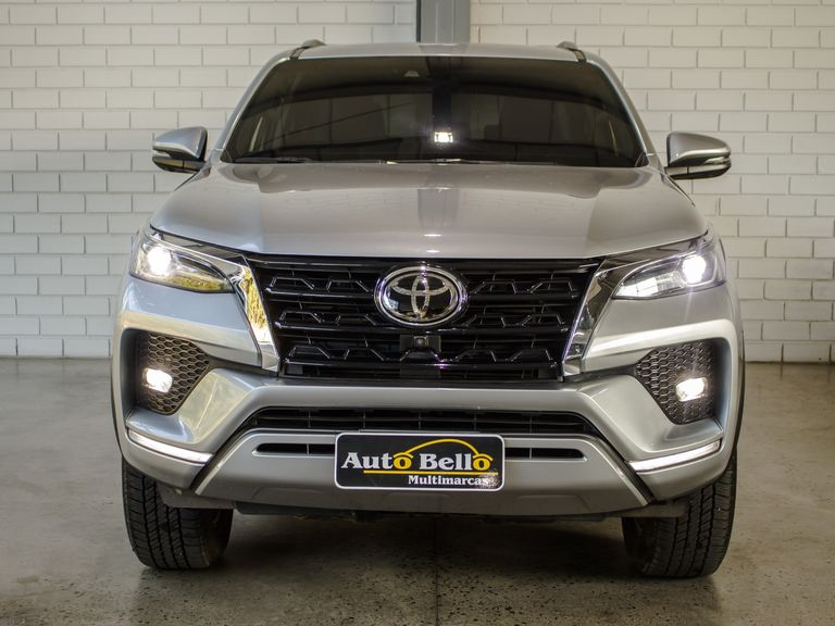 Toyota Hilux SW4 SRX 4x4 2.8 TDI 16V Dies. Aut.