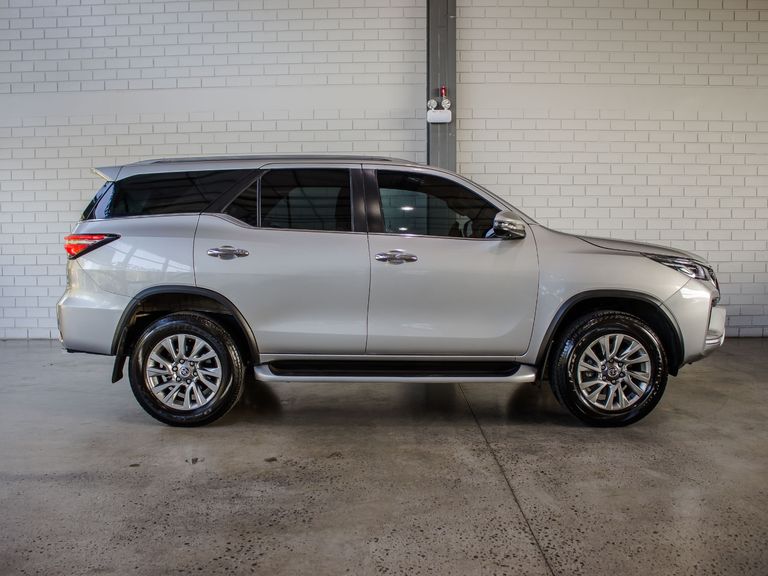 Toyota Hilux SW4 SRX 4x4 2.8 TDI 16V Dies. Aut.