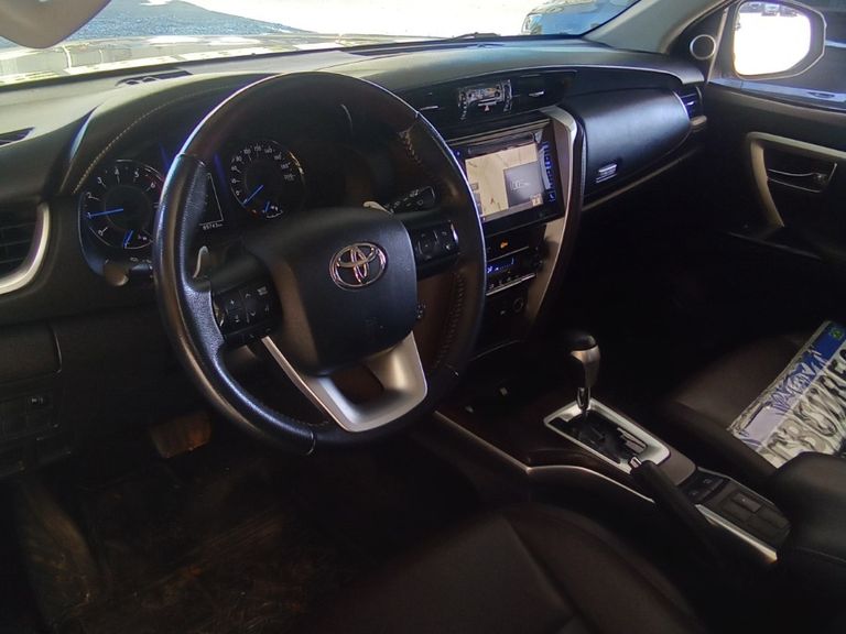 Toyota Hilux SW4 SRV 4x2 2.7 Flex 16V Aut.