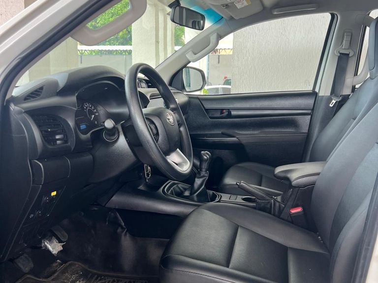 Toyota Hilux CD 4x4 2.8 Diesel Mec.
