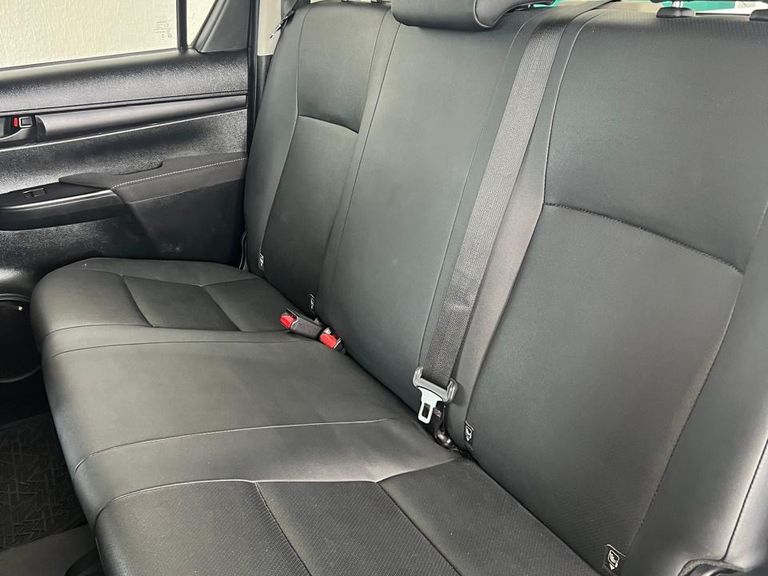 Toyota Hilux CD 4x4 2.8 Diesel Mec.