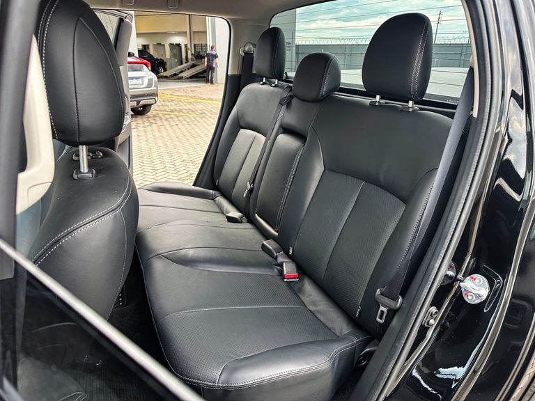 Mitsubishi L200 Tri. S. Outd. Plus 2.4 4x4 Die. Aut