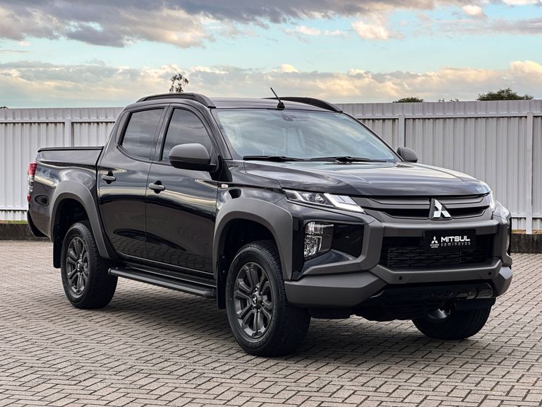 Mitsubishi L200 Tri. S. Outd. Plus 2.4 4x4 Die. Aut