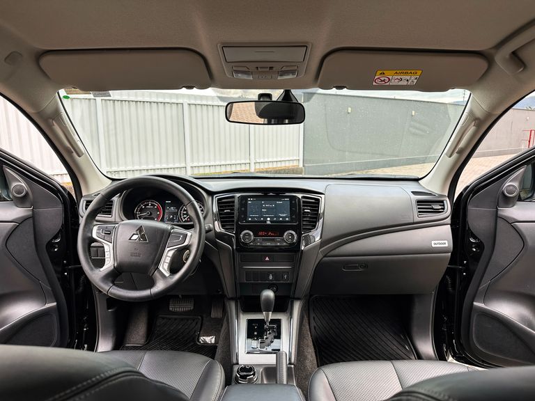 Mitsubishi L200 Tri. S. Outd. Plus 2.4 4x4 Die. Aut