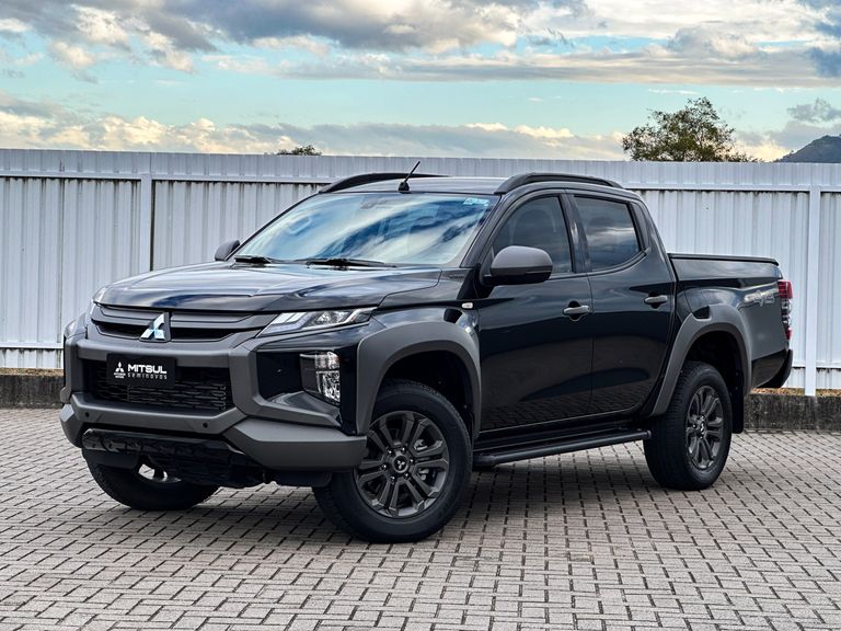 Mitsubishi L200 Tri. S. Outd. Plus 2.4 4x4 Die. Aut