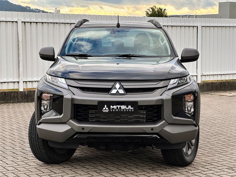Mitsubishi L200 Tri. S. Outd. Plus 2.4 4x4 Die. Aut