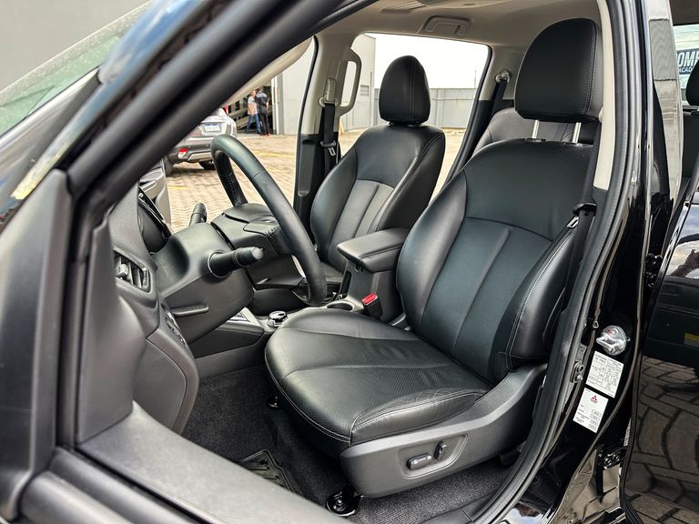 Mitsubishi L200 Tri. S. Outd. Plus 2.4 4x4 Die. Aut