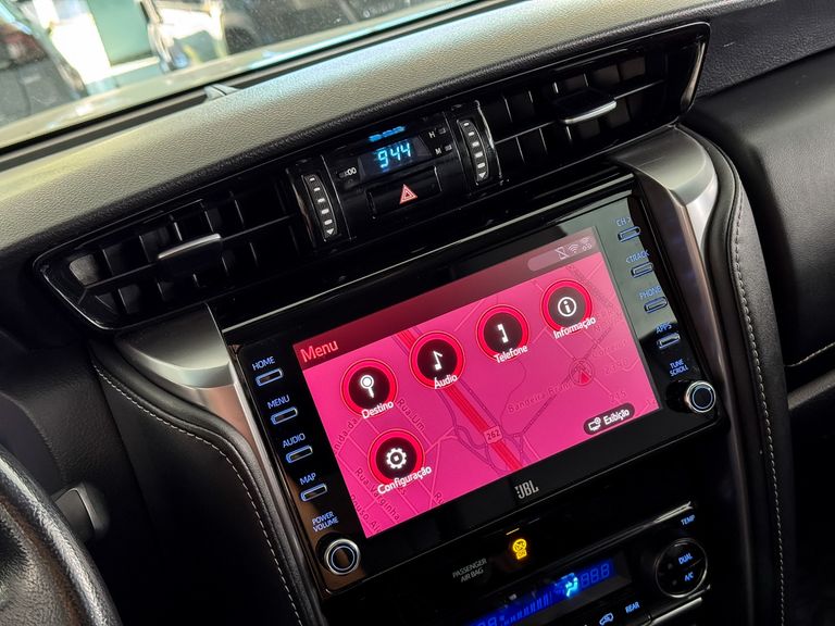 Toyota Hilux SW4 SRX 4x4 2.8 TDI 16V Dies. Aut.