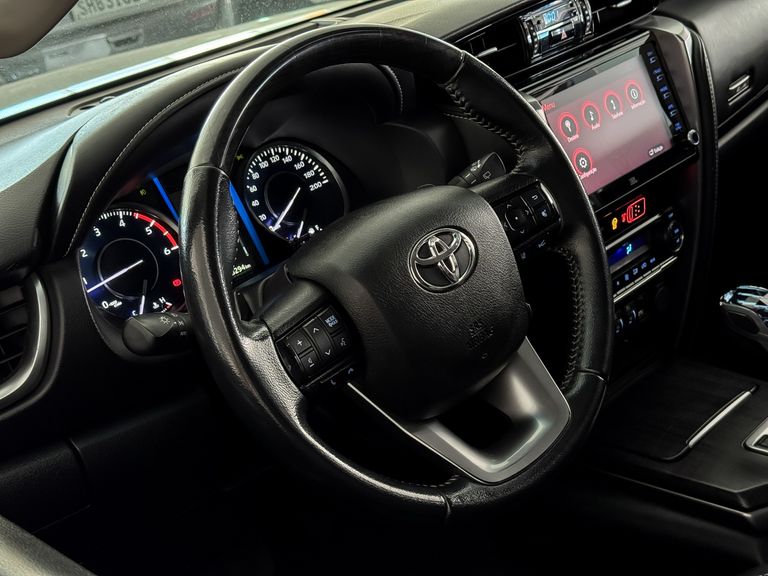 Toyota Hilux SW4 SRX 4x4 2.8 TDI 16V Dies. Aut.