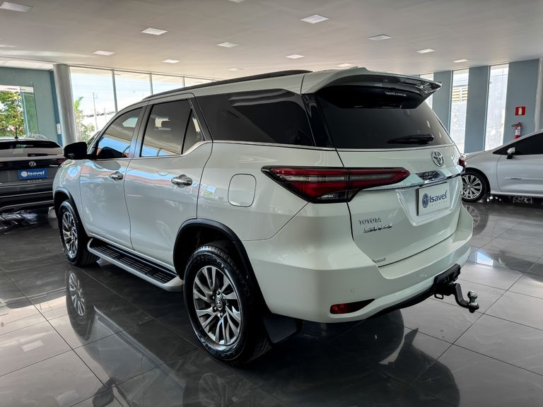 Toyota Hilux SW4 SRX 4x4 2.8 TDI 16V Dies. Aut.