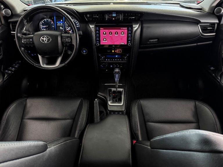 Toyota Hilux SW4 SRX 4x4 2.8 TDI 16V Dies. Aut.