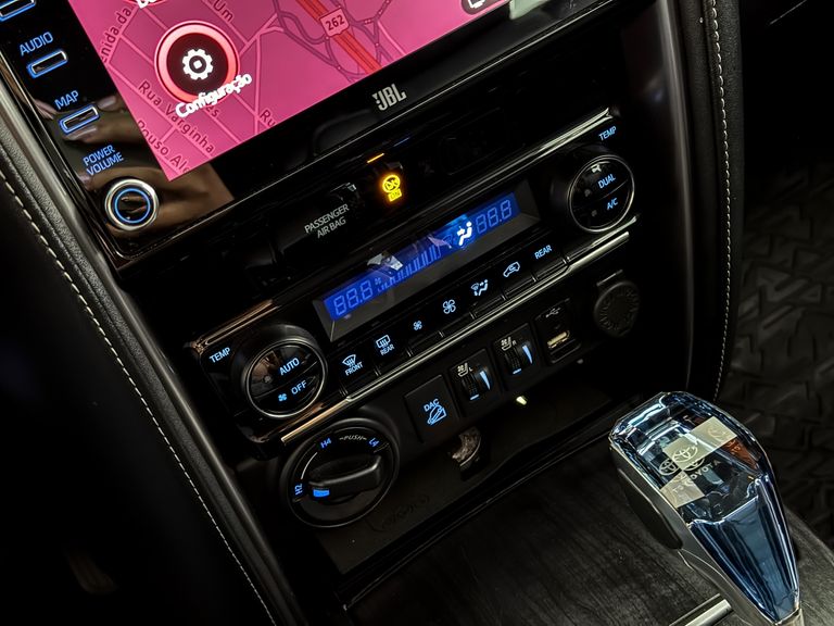 Toyota Hilux SW4 SRX 4x4 2.8 TDI 16V Dies. Aut.