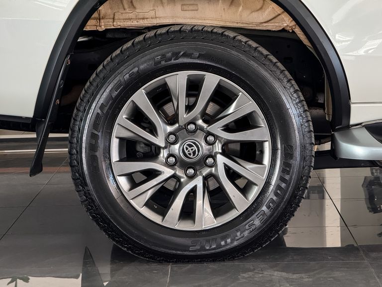 Toyota Hilux SW4 SRX 4x4 2.8 TDI 16V Dies. Aut.