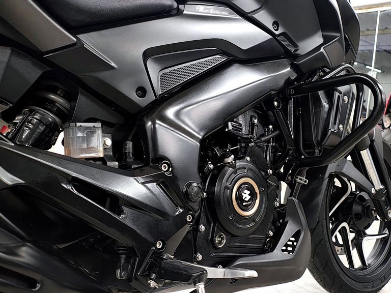 BAJAJ DOMINAR 400 