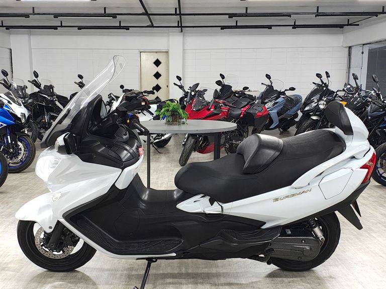 SUZUKI BURGMAN 650 EXECUTIVE/ 650