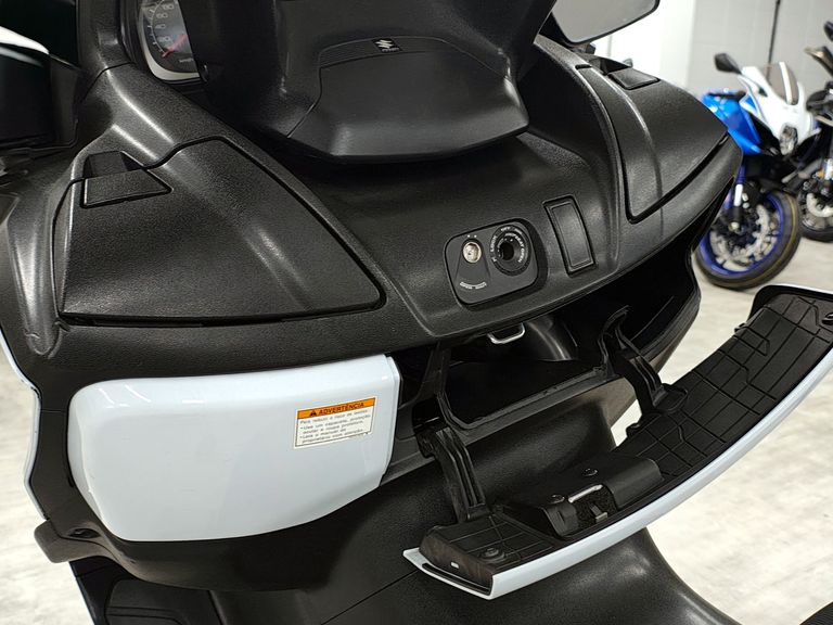 SUZUKI BURGMAN 650 EXECUTIVE/ 650