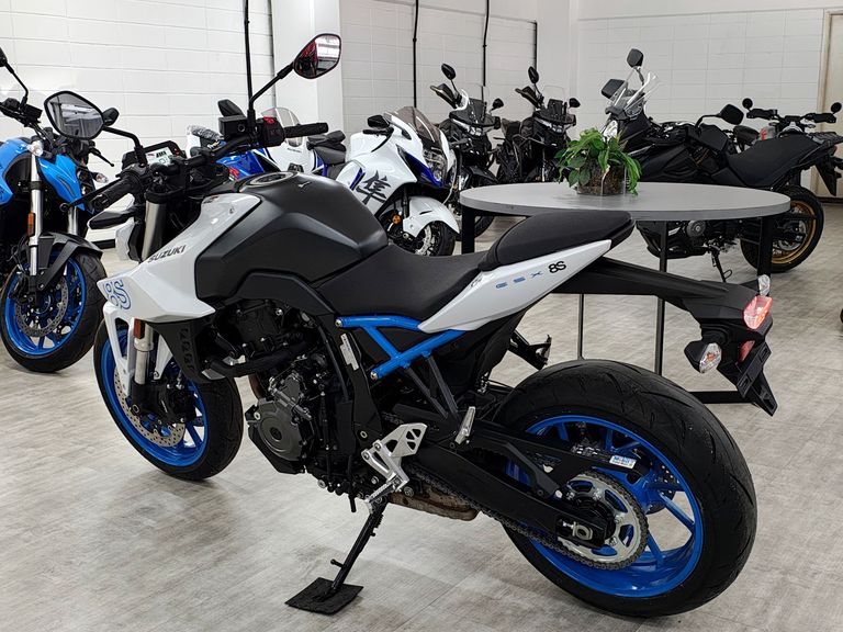 SUZUKI GSX-8S