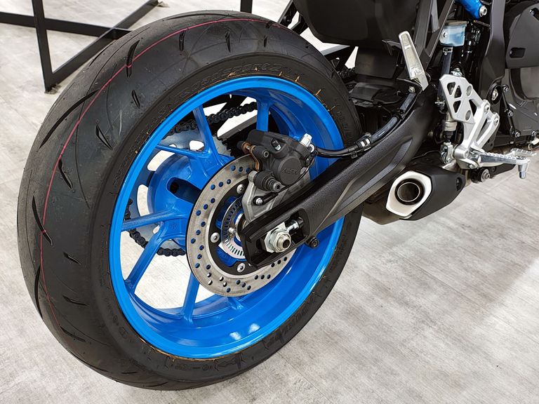 SUZUKI GSX-8S