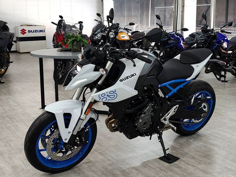 SUZUKI GSX-8S