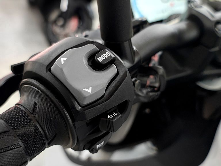 SUZUKI GSX-8S