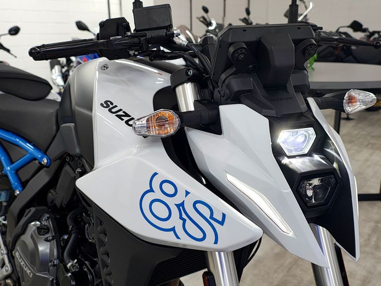 SUZUKI GSX-8S
