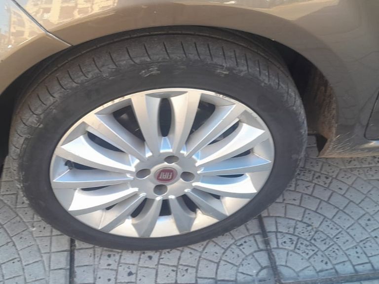 Fiat LINEA ABSOLUTE 1.9/1.8 Flex Dualogic 4p