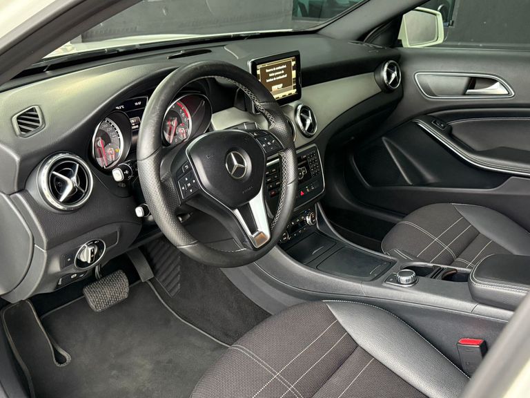 Mercedes GLA 200 Vision 1.6/1.6 TB 16V Flex Aut.