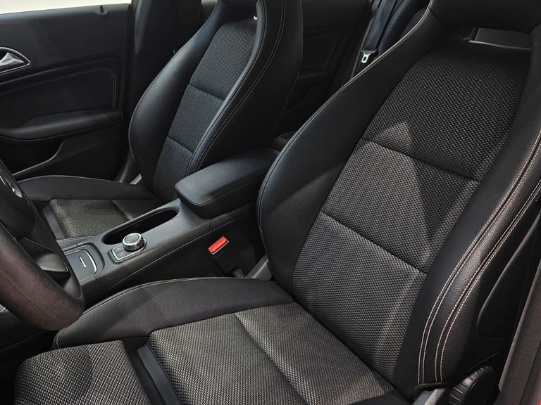 Mercedes CLA-180 1.6 16V 122cv Aut.