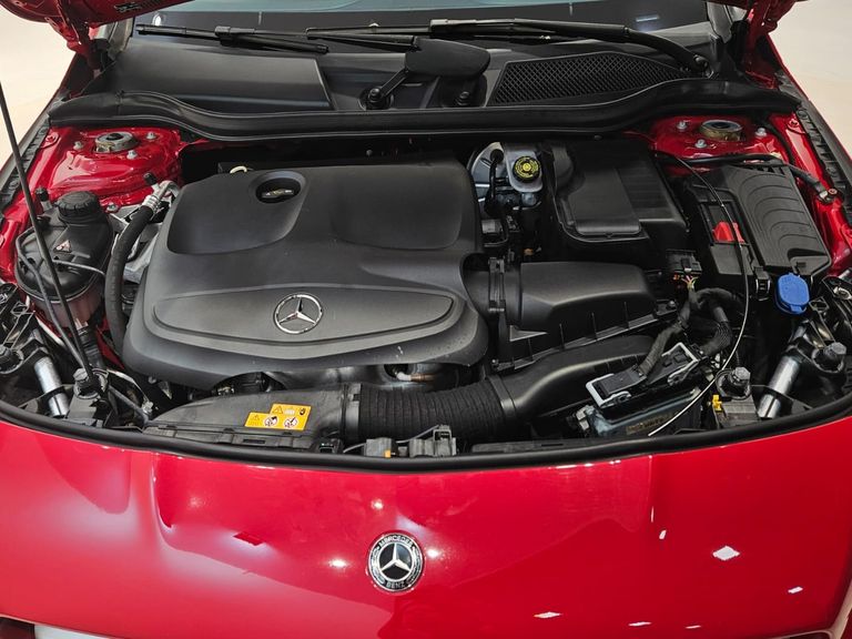Mercedes CLA-180 1.6 16V 122cv Aut.