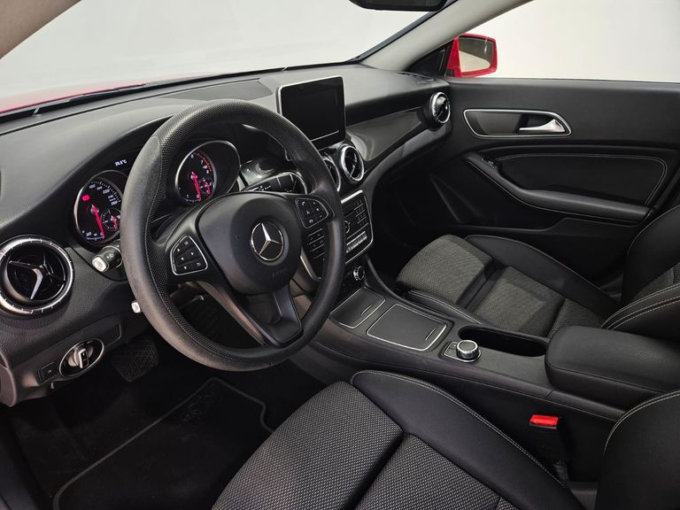 Mercedes CLA-180 1.6 16V 122cv Aut.
