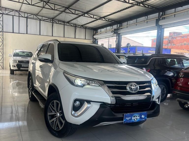 Toyota Hilux SW4 SRX 4x4 2.8 TDI 16V Dies. Aut.