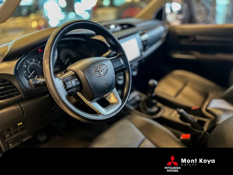 Toyota Hilux CD 4x4 2.8 Diesel Mec.