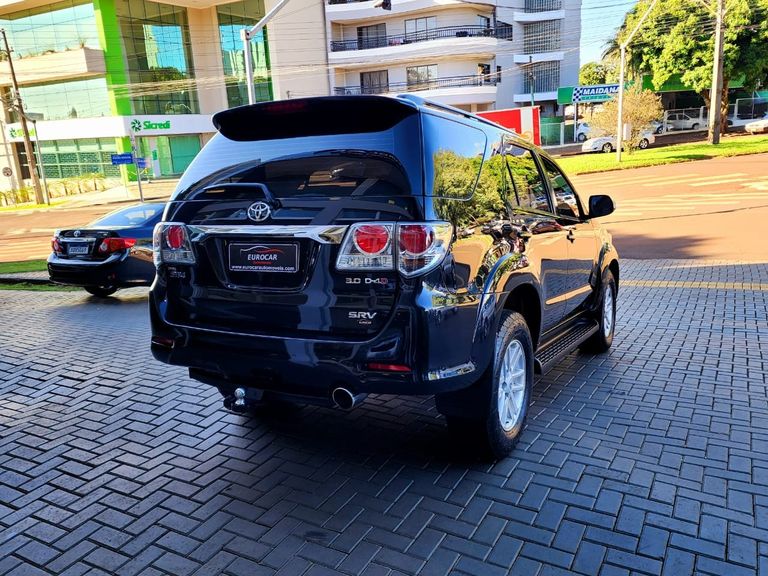 Toyota Hilux SW4 SRV D4-D 4x4 3.0 TDI Dies. Aut