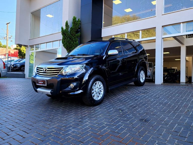 Toyota Hilux SW4 SRV D4-D 4x4 3.0 TDI Dies. Aut