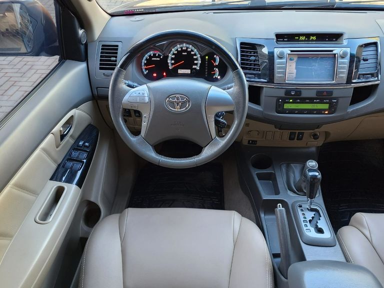 Toyota Hilux SW4 SRV D4-D 4x4 3.0 TDI Dies. Aut