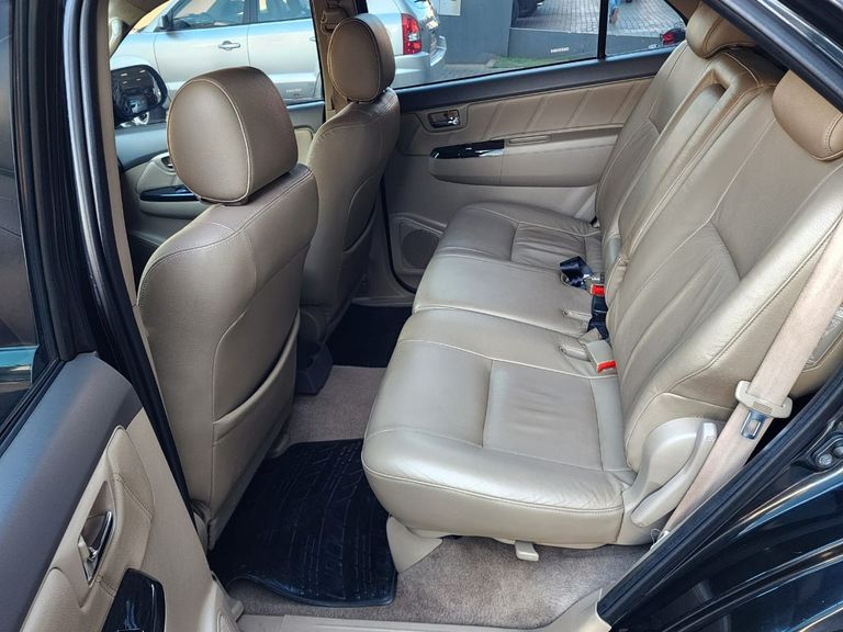 Toyota Hilux SW4 SRV D4-D 4x4 3.0 TDI Dies. Aut
