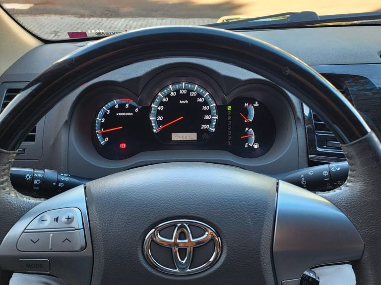 Toyota Hilux SW4 SRV D4-D 4x4 3.0 TDI Dies. Aut