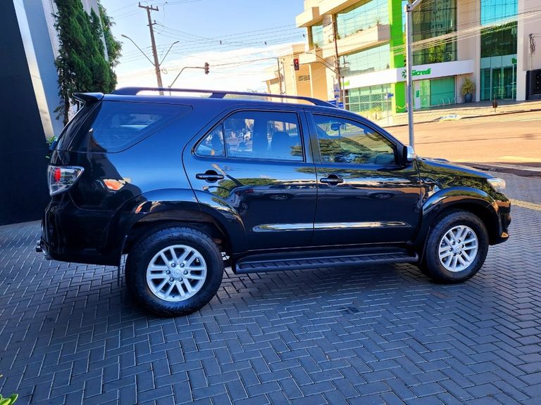 Toyota Hilux SW4 SRV D4-D 4x4 3.0 TDI Dies. Aut