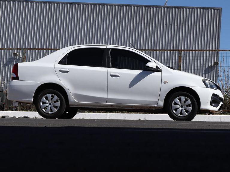 Toyota ETIOS X Sedan 1.5 Flex 16V 4p Mec.