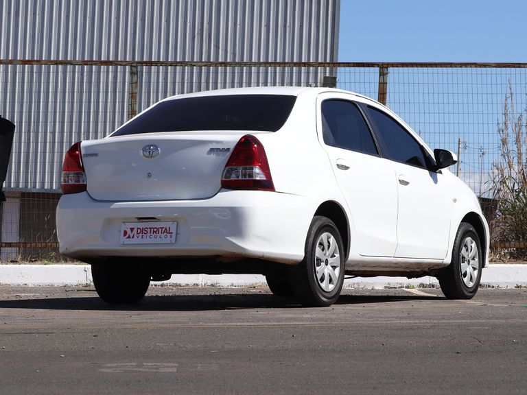 Toyota ETIOS X Sedan 1.5 Flex 16V 4p Mec.