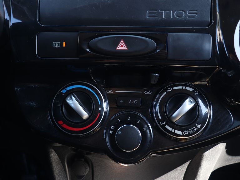 Toyota ETIOS X Sedan 1.5 Flex 16V 4p Mec.
