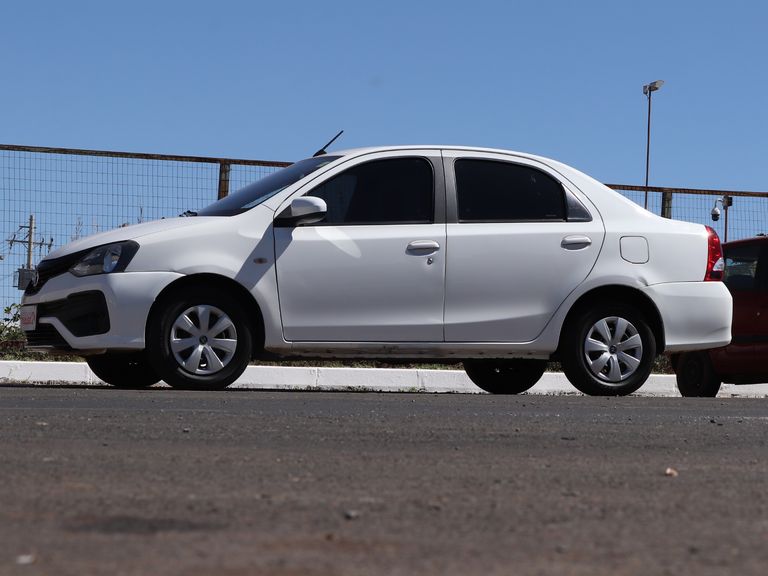 Toyota ETIOS X Sedan 1.5 Flex 16V 4p Mec.