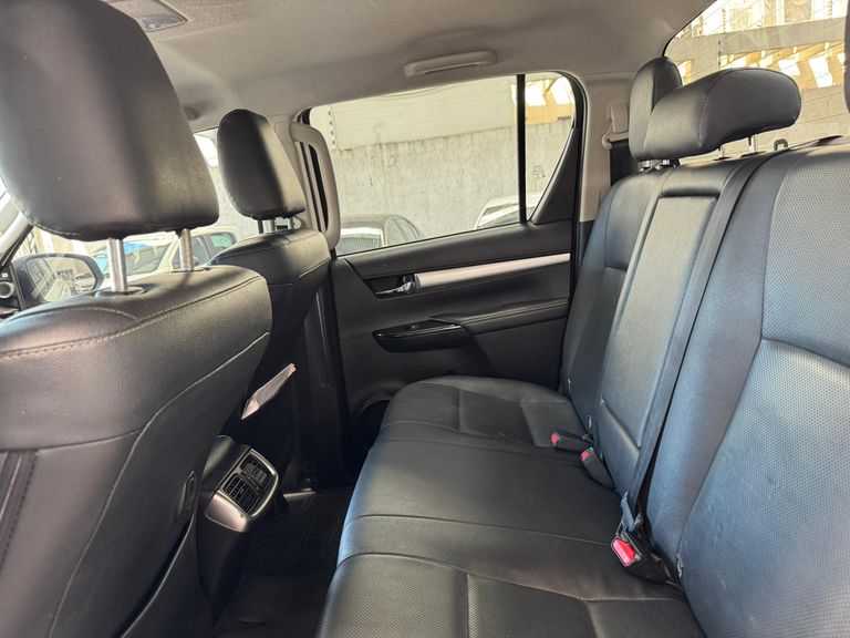 Toyota Hilux CD SRX 4x4 2.8 TDI 16V Diesel Aut.