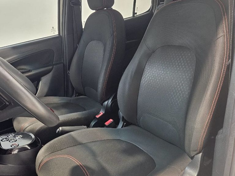 Fiat UNO SPORTING Dualogic 1.4 EVO Flex 8V 4p