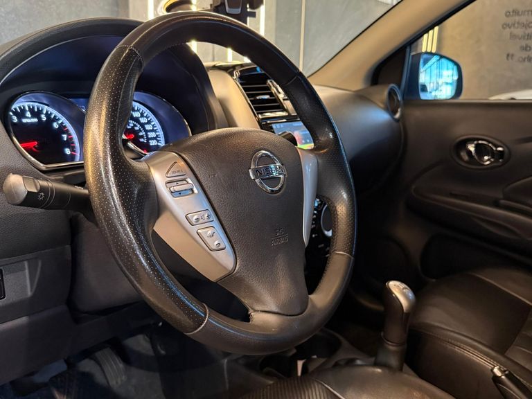 Nissan VERSA SL 1.6 16V FlexStart 4p Mec.
