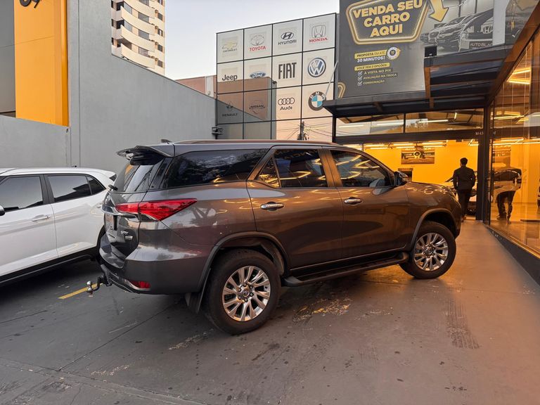Toyota Hilux SW4 SRV 4x2 2.7 Flex 16V Aut.
