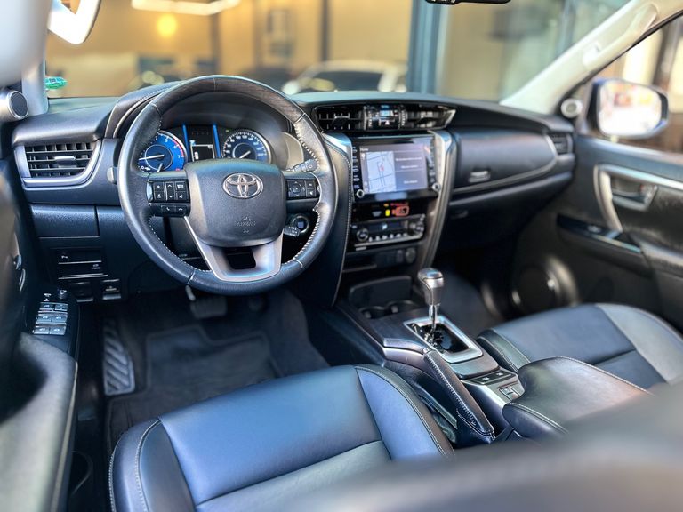 Toyota Hilux SW4 SRV 4x2 2.7 Flex 16V Aut.