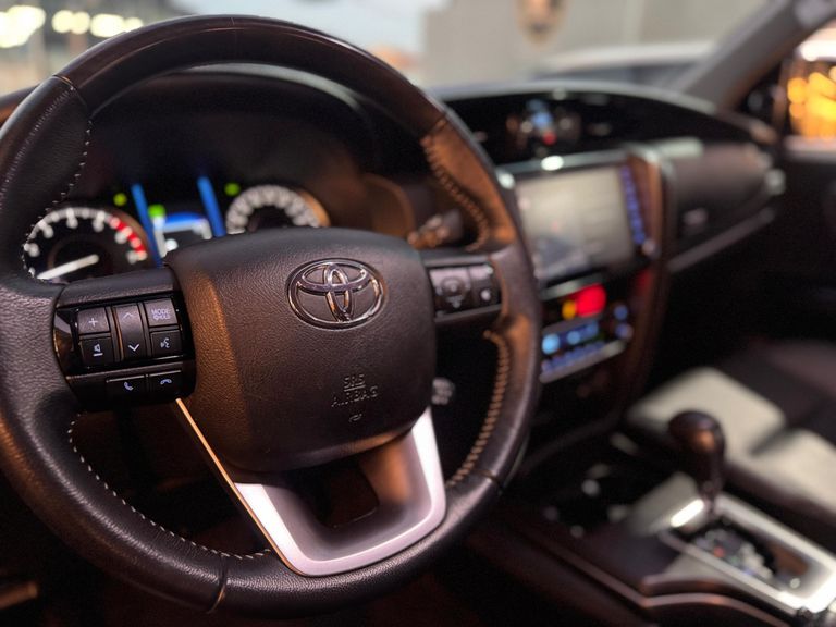 Toyota Hilux SW4 SRV 4x2 2.7 Flex 16V Aut.