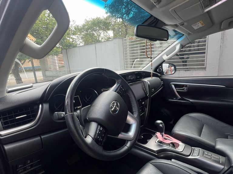 Toyota Hilux SW4 SRX 4x4 2.8 TDI 16V Dies. Aut.